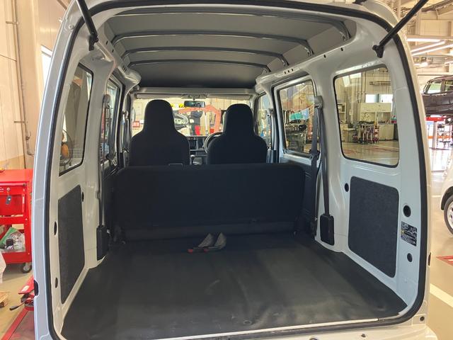 ハイゼットカーゴＤＸ　登録遅れ２ＷＤ　ＭＴ車　キーレスエントリー　パワーウィンドウ　マニュアルエアコン　スモークドガラス　フルファブリックシート　オーバーヘッドシェルフ（静岡県）の中古車