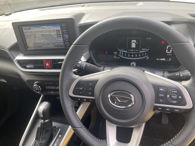 ロッキープレミアム１７インチアルミホイール　ＵＶＩＲカット遮音ガラス　フルＬＥＤヘッドランプ　キーフリーシステム　革巻きステアリングホイール　本革シフトノブ　アクティブマルチインフォメーションメーター（静岡県）の中古車