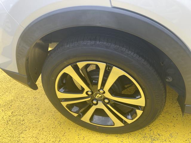 ロッキープレミアム１７インチアルミホイール　ＵＶＩＲカット遮音ガラス　フルＬＥＤヘッドランプ　キーフリーシステム　革巻きステアリングホイール　本革シフトノブ　アクティブマルチインフォメーションメーター（静岡県）の中古車