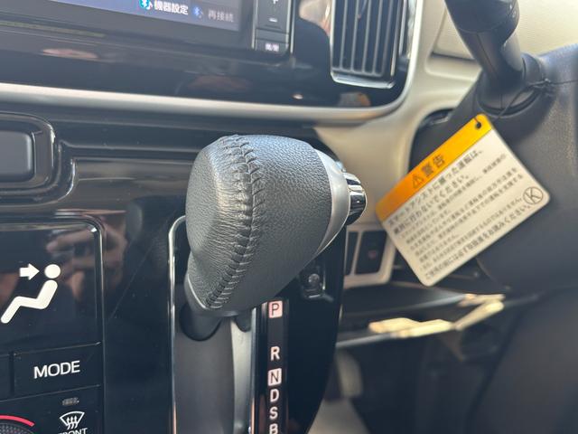 ムーヴキャンバスＧブラックインテリアＶＳ　ＳＡIII１４インチフルホイールキャップ　ＬＥＤヘッドランプ　キーフリーシステム　両側パワースライドドア　オートエアコン（プッシュ式）　オートライト　置きラクボックス（静岡県）の中古車
