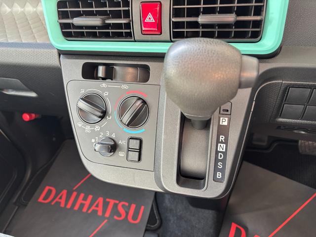 タントL14インチフルホイールキャップ フルLEDヘッドランプ マルチインフォメーションディスプレイ スマートアシスト UVカットガラス(静岡県)の中古車