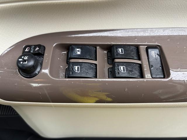 ムーヴキャンバスＧメイクアップＶＳ　ＳＡIII１４インチフルホイールキャップ　ＬＥＤヘッドランプ　キーフリーシステム　両側パワースライドドア　オートエアコン（プッシュ式）　オートライト　置きラクボックス（静岡県）の中古車