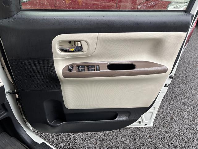 ムーヴキャンバスＧメイクアップＶＳ　ＳＡIII１４インチフルホイールキャップ　ＬＥＤヘッドランプ　キーフリーシステム　両側パワースライドドア　オートエアコン（プッシュ式）　オートライト　置きラクボックス（静岡県）の中古車