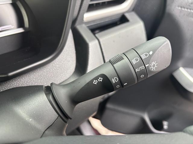 トールカスタムＧＬＥＤヘッドランプ　キーフリーシステム　プッシュボタンスタート　オートエアコン（プッシュ式）　両側パワースライドドア　マルチインフォメーションディスプレイ（静岡県）の中古車