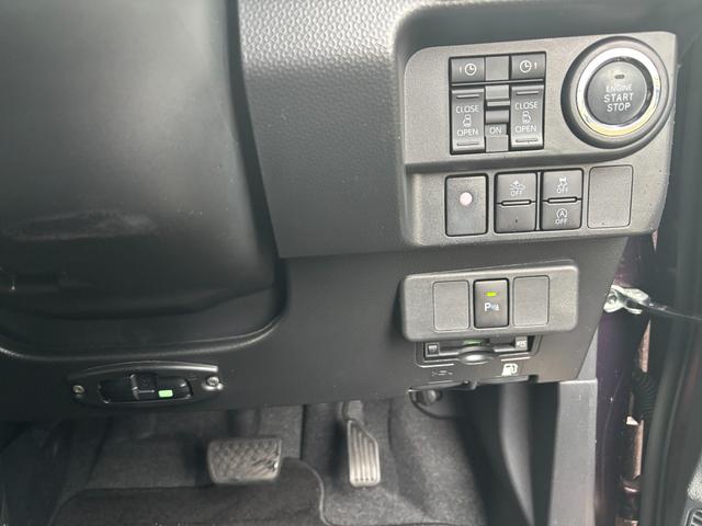 トールカスタムＧＬＥＤヘッドランプ　キーフリーシステム　プッシュボタンスタート　オートエアコン（プッシュ式）　両側パワースライドドア　マルチインフォメーションディスプレイ（静岡県）の中古車