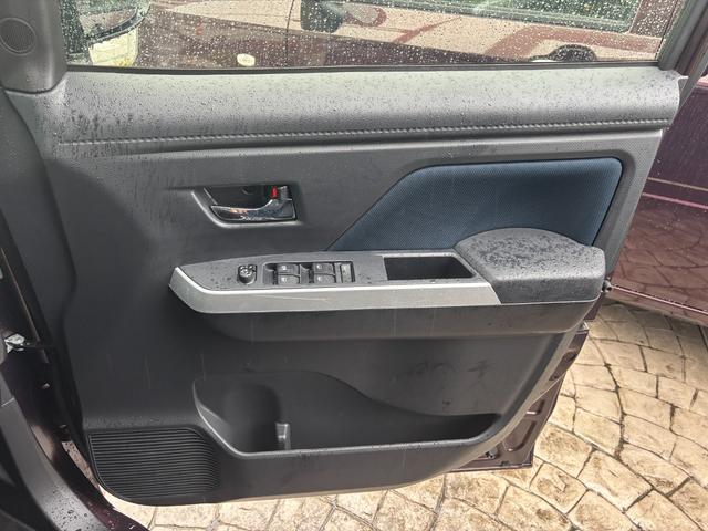 トールカスタムＧＬＥＤヘッドランプ　キーフリーシステム　プッシュボタンスタート　オートエアコン（プッシュ式）　両側パワースライドドア　マルチインフォメーションディスプレイ（静岡県）の中古車