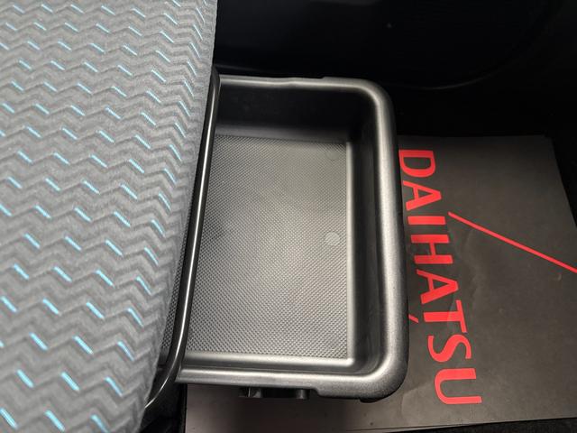 トールカスタムＧＬＥＤヘッドランプ　キーフリーシステム　プッシュボタンスタート　オートエアコン（プッシュ式）　両側パワースライドドア　マルチインフォメーションディスプレイ（静岡県）の中古車