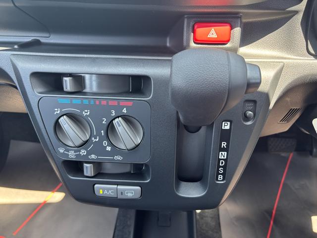 ミライースL SAIII13インチフルホイールキャップ マルチリフレクターハロゲンヘッドランプ 可倒式ドアミラー 自発光式デジタルメーターアンバーイルミネーションメーター マニュアルエアコン(ダイヤル式) キーレスエントリー(静岡県)の中古車