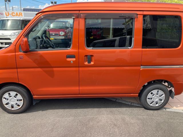ハイゼットカーゴ 中古車 クルーズ　５５ｔｈアニバーサリーゴールドエディション２ＷＤ　４ＡＴ　キーレスエントリー　オーバーヘッドシェルフ　電脳格納式カラードドアミラー　パワーウィンドウ　１２インチフルホイールキャップ