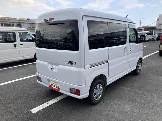 ハイゼットカーゴクルーズＣＶＴ　電動格納式カラードドアミラー　スーパーＵＶＩＲカットガラス（フロントウィンドウ）　１２インチフルホイールキャップ　撥水フルファヴリックシート表皮　大型ＬＥＤ荷室灯　キーフリーシステム（静岡県）の中古車