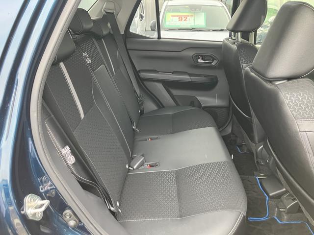 ロッキープレミアムＧ　ＨＥＶ１７インチアルミホイール　ＵＶＩＲカット遮音ガラス　フルＬＥＤヘッドランプ　キーフリーシステム　革巻きステアリングホイール　本革シフトノブ　アクティブマルチインフォメーションメーター（静岡県）の中古車