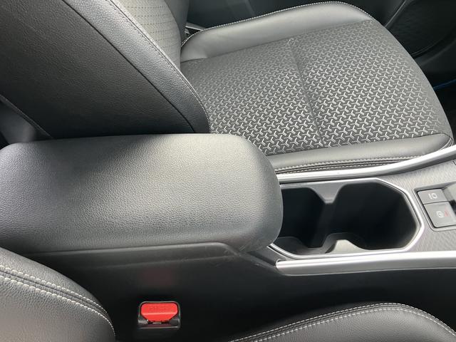 ロッキープレミアムＧ　ＨＥＶ１７インチアルミホイール　ＵＶＩＲカット遮音ガラス　フルＬＥＤヘッドランプ　キーフリーシステム　革巻きステアリングホイール　本革シフトノブ　アクティブマルチインフォメーションメーター（静岡県）の中古車