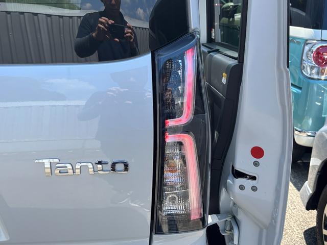 タントカスタムＸ１４インチアルミホイール　大型エアロバンパー　フルＬＥＤヘッドランプ　オート格納式カラードドアミラー　両側パワースライドドア　キーフリーシステム　プッシュボタンスタート（静岡県）の中古車