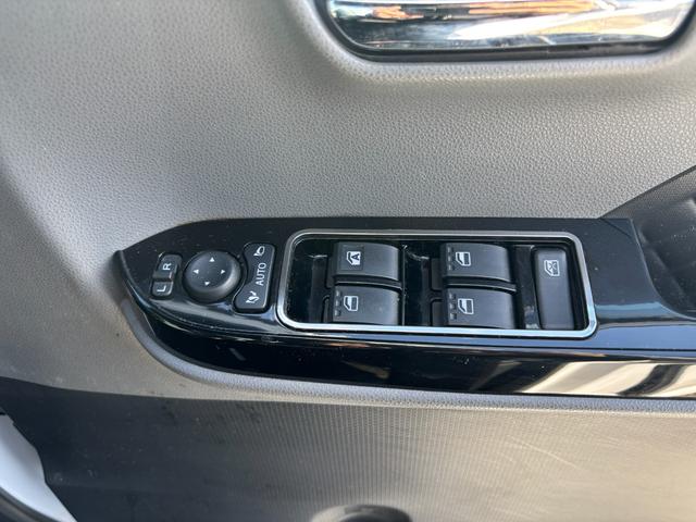 タントカスタムRSセレクションL15インチアルミホイール キーフリーシステム プッシュボタンスタート オートエアコン(プッシュ式) フルLEDヘッドランプ オート格納式カラードドアミラー 本革巻ステアリングホイール(静岡県)の中古車