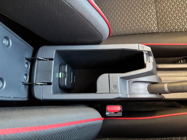 ロッキーＧ１７インチアルミホイール　ＵＶＩＲカット遮音ガラス　フルＬＥＤヘッドランプ　運転席・助手席シートヒーター　ウレタンステアリングホイール　本革シフトノブ　アクティブマルチインフォメーションメーター（静岡県）の中古車