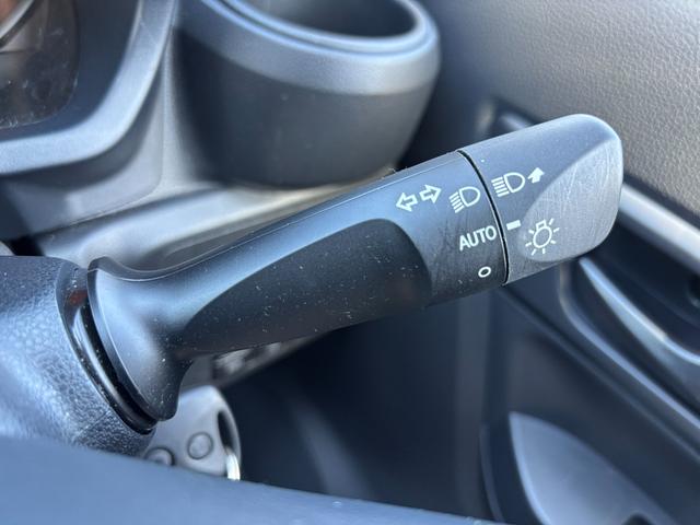 ミライースＬ　ＳＡIII１３インチフルホイールキャップ　マルチリフレクターハロゲンヘッドランプ　可倒式ドアミラー　自発光式デジタルメーターアンバーイルミネーションメーター　マニュアルエアコン（ダイヤル式）　キーレスエントリー（静岡県）の中古車