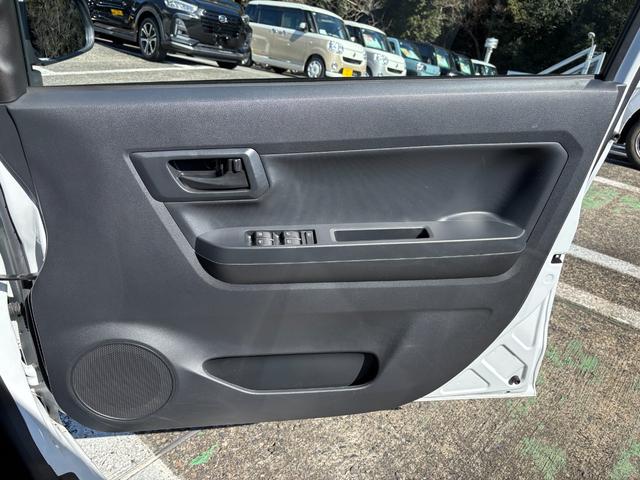 ミライースＬ　ＳＡIII１３インチフルホイールキャップ　マルチリフレクターハロゲンヘッドランプ　可倒式ドアミラー　自発光式デジタルメーターアンバーイルミネーションメーター　マニュアルエアコン（ダイヤル式）　キーレスエントリー（静岡県）の中古車