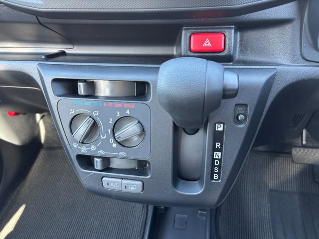 ミライースＬ　ＳＡIII１３インチフルホイールキャップ　マルチリフレクターハロゲンヘッドランプ　可倒式ドアミラー　自発光式デジタルメーターアンバーイルミネーションメーター　マニュアルエアコン（ダイヤル式）　キーレスエントリー（静岡県）の中古車