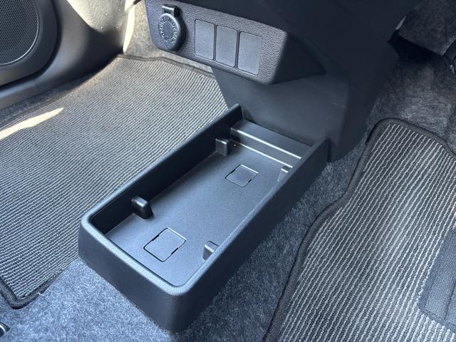 ミライースＬ　ＳＡIII１３インチフルホイールキャップ　マルチリフレクターハロゲンヘッドランプ　可倒式ドアミラー　自発光式デジタルメーターアンバーイルミネーションメーター　マニュアルエアコン（ダイヤル式）　キーレスエントリー（静岡県）の中古車