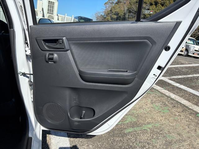 ミライースＬ　ＳＡIII１３インチフルホイールキャップ　マルチリフレクターハロゲンヘッドランプ　可倒式ドアミラー　自発光式デジタルメーターアンバーイルミネーションメーター　マニュアルエアコン（ダイヤル式）　キーレスエントリー（静岡県）の中古車