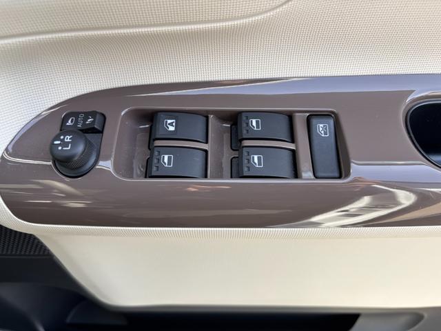 ムーヴキャンバスＸメイクアップリミテッド　ＳＡIII１４インチフルホイールキャップ　キーフリーシステム　両側パワースライドドア　オートエアコン（プッシュ式）　オートライト　置きラクボックス（静岡県）の中古車