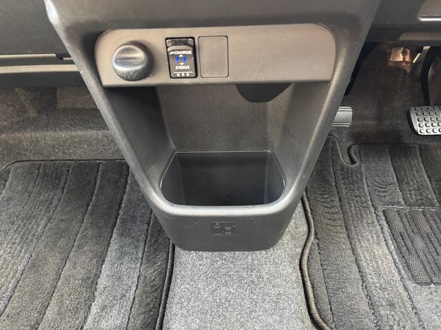 ムーヴキャンバスＸメイクアップリミテッド　ＳＡIII１４インチフルホイールキャップ　キーフリーシステム　両側パワースライドドア　オートエアコン（プッシュ式）　オートライト　置きラクボックス（静岡県）の中古車