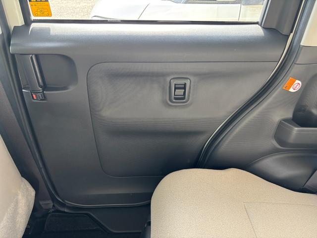 ムーヴキャンバスＸメイクアップリミテッド　ＳＡIII１４インチフルホイールキャップ　キーフリーシステム　両側パワースライドドア　オートエアコン（プッシュ式）　オートライト　置きラクボックス（静岡県）の中古車