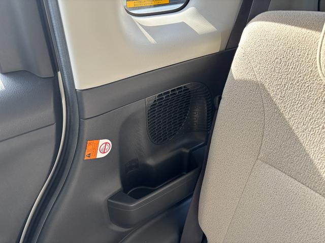 ムーヴキャンバスＸメイクアップリミテッド　ＳＡIII１４インチフルホイールキャップ　キーフリーシステム　両側パワースライドドア　オートエアコン（プッシュ式）　オートライト　置きラクボックス（静岡県）の中古車