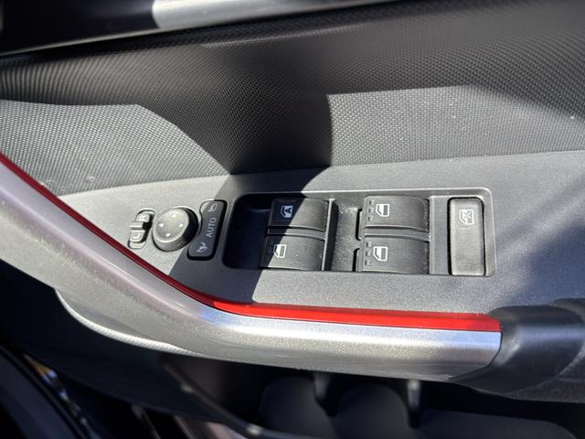 ロッキーG17インチアルミホイール UVIRカット遮音ガラス フルLEDヘッドランプ 運転席・助手席シートヒーター ウレタンステアリングホイール 本革シフトノブ アクティブマルチインフォメーションメーター(静岡県)の中古車