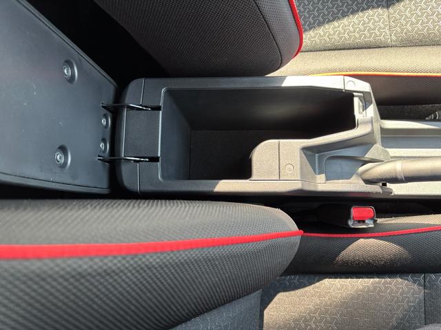 ロッキーG17インチアルミホイール UVIRカット遮音ガラス フルLEDヘッドランプ 運転席・助手席シートヒーター ウレタンステアリングホイール 本革シフトノブ アクティブマルチインフォメーションメーター(静岡県)の中古車