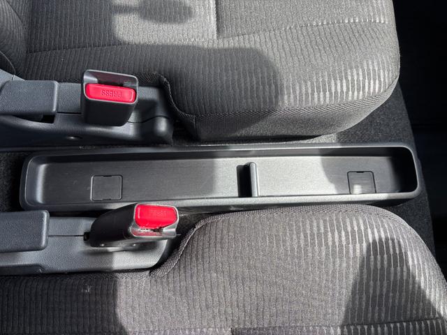 ハイゼットカーゴクルーズターボCVT 電動格納式カラードドアミラー スーパーUVIRカットガラス(フロントウィンドウ) 12インチフルホイールキャップ 撥水フルファヴリックシート表皮 大型LED荷室灯 キーフリーシステム(静岡県)の中古車