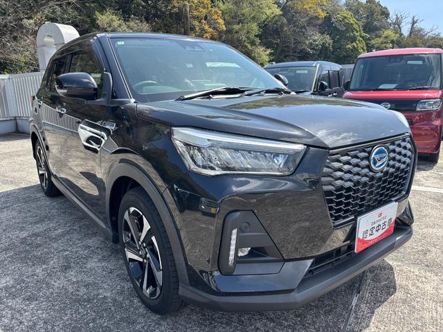 ロッキープレミアムＧ　ＨＥＶ１７インチアルミホイール　ＵＶＩＲカット遮音ガラス　フルＬＥＤヘッドランプ　キーフリーシステム　革巻きステアリングホイール　本革シフトノブ　アクティブマルチインフォメーションメーター（静岡県）の中古車