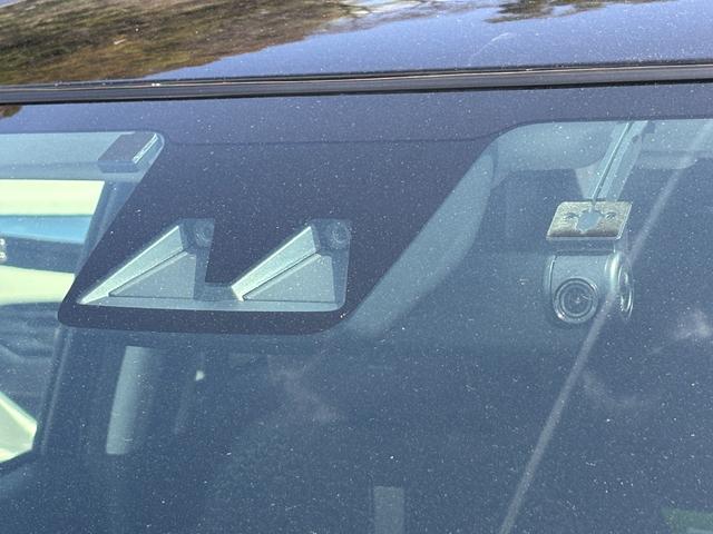 ロッキープレミアムＧ　ＨＥＶ１７インチアルミホイール　ＵＶＩＲカット遮音ガラス　フルＬＥＤヘッドランプ　キーフリーシステム　革巻きステアリングホイール　本革シフトノブ　アクティブマルチインフォメーションメーター（静岡県）の中古車