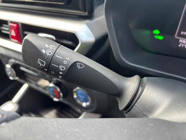 ロッキープレミアムＧ　ＨＥＶ１７インチアルミホイール　ＵＶＩＲカット遮音ガラス　フルＬＥＤヘッドランプ　キーフリーシステム　革巻きステアリングホイール　本革シフトノブ　アクティブマルチインフォメーションメーター（静岡県）の中古車