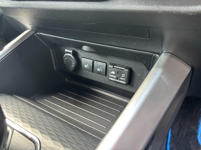 ロッキープレミアムＧ　ＨＥＶ１７インチアルミホイール　ＵＶＩＲカット遮音ガラス　フルＬＥＤヘッドランプ　キーフリーシステム　革巻きステアリングホイール　本革シフトノブ　アクティブマルチインフォメーションメーター（静岡県）の中古車