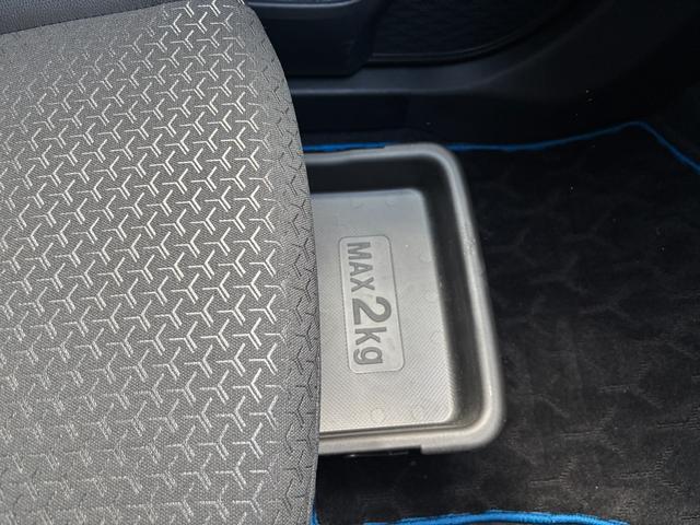 ロッキープレミアムＧ　ＨＥＶ１７インチアルミホイール　ＵＶＩＲカット遮音ガラス　フルＬＥＤヘッドランプ　キーフリーシステム　革巻きステアリングホイール　本革シフトノブ　アクティブマルチインフォメーションメーター（静岡県）の中古車