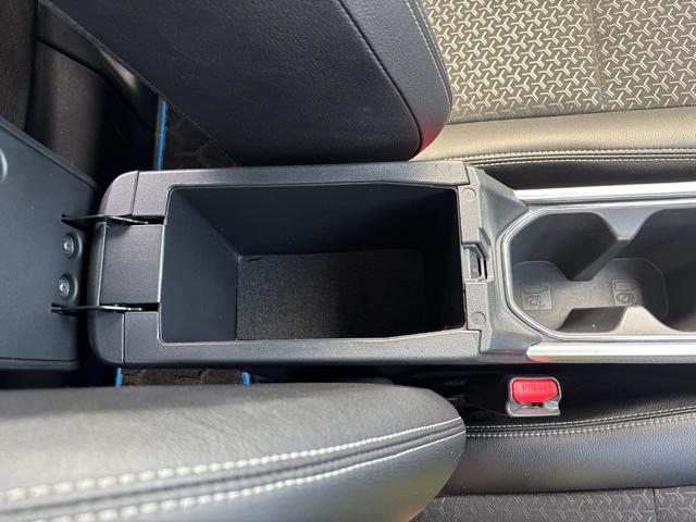 ロッキープレミアムＧ　ＨＥＶ１７インチアルミホイール　ＵＶＩＲカット遮音ガラス　フルＬＥＤヘッドランプ　キーフリーシステム　革巻きステアリングホイール　本革シフトノブ　アクティブマルチインフォメーションメーター（静岡県）の中古車