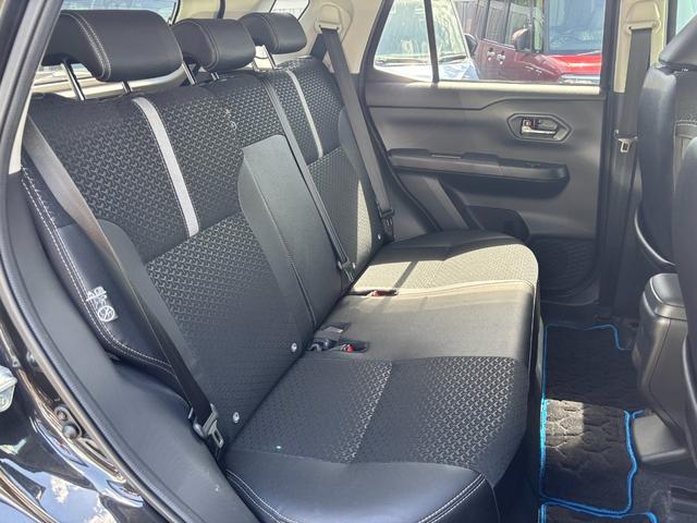 ロッキープレミアムＧ　ＨＥＶ１７インチアルミホイール　ＵＶＩＲカット遮音ガラス　フルＬＥＤヘッドランプ　キーフリーシステム　革巻きステアリングホイール　本革シフトノブ　アクティブマルチインフォメーションメーター（静岡県）の中古車