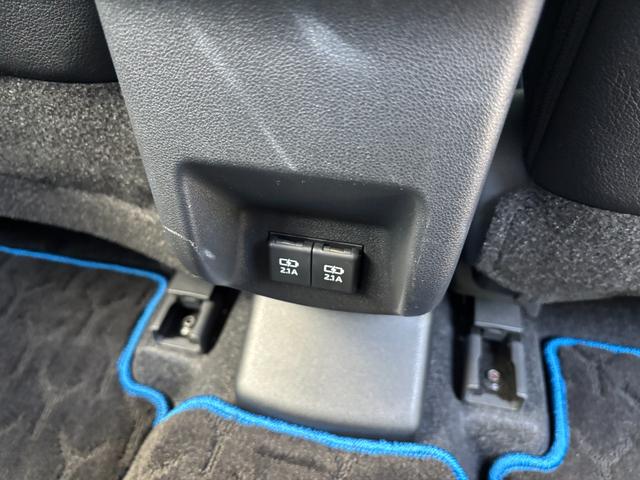 ロッキープレミアムＧ　ＨＥＶ１７インチアルミホイール　ＵＶＩＲカット遮音ガラス　フルＬＥＤヘッドランプ　キーフリーシステム　革巻きステアリングホイール　本革シフトノブ　アクティブマルチインフォメーションメーター（静岡県）の中古車