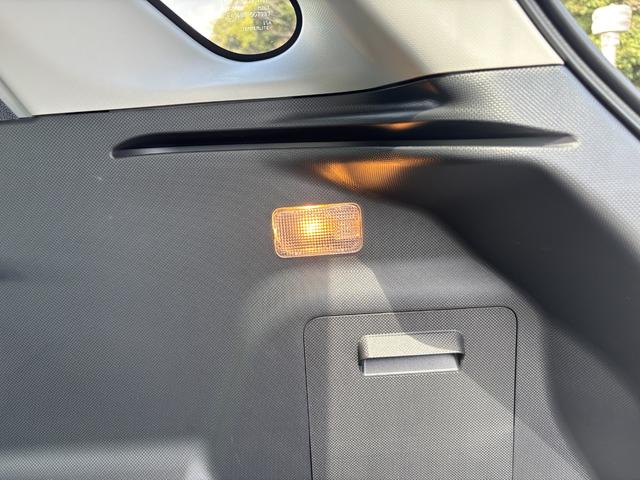 ロッキープレミアムＧ　ＨＥＶ１７インチアルミホイール　ＵＶＩＲカット遮音ガラス　フルＬＥＤヘッドランプ　キーフリーシステム　革巻きステアリングホイール　本革シフトノブ　アクティブマルチインフォメーションメーター（静岡県）の中古車