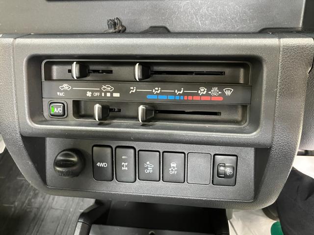 ハイゼットトラックスタンダード　農用スペシャルＳＡIIIｔ衝突安全ボディ　衝突被害軽減ブレーキ　４枚リーフスプリング　ＡＭＦＭラジオ　荷台ランプ　ハイロー切り替えレバー４ＷＤ　５速ミッション　荷台マット（和歌山県）の中古車