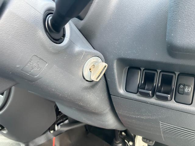 ハイゼットトラックエアコン・パワステ　スペシャル軽自動車　衝突安全ボディ　４ＷＤ　３速オートマチック　マニュアルエアコン　ハロゲンヘッドランプ　１２インチラジアルタイヤ（和歌山県）の中古車