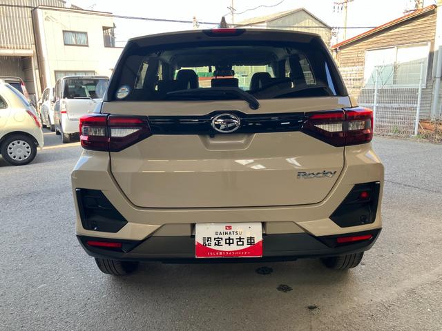 ロッキープレミアムＧ登録車　衝突安全ボディ　衝突被害軽減ブレーキ　プッシュスタートボタン　電動パーキング　クリアランスソナー　ナビ　ＥＴＣ車載器　シートヒーター１７インチアルミ（和歌山県）の中古車