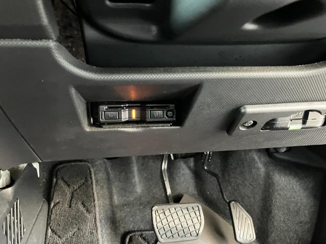 ロッキープレミアムＧ登録車　衝突安全ボディ　衝突被害軽減ブレーキ　プッシュスタートボタン　電動パーキング　クリアランスソナー　ナビ　ＥＴＣ車載器　シートヒーター１７インチアルミ（和歌山県）の中古車