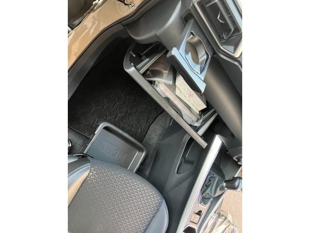 ロッキープレミアムＧ登録車　衝突安全ボディ　衝突被害軽減ブレーキ　プッシュスタートボタン　電動パーキング　クリアランスソナー　ナビ　ＥＴＣ車載器　シートヒーター１７インチアルミ（和歌山県）の中古車