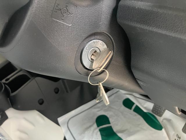 ハイゼットトラックスタンダードＳＡIIIｔ軽自動車　衝突安全ボディ　衝突被害軽減ブレーキ　ＡＭ／ＦＭラジオ　クリアランスソナー　５速ＭＴ　２ＷＤ　荷台マット　テールゲートチェーン　ゲートプロテクター　ＬＥＤヘッドランプ（和歌山県）の中古車