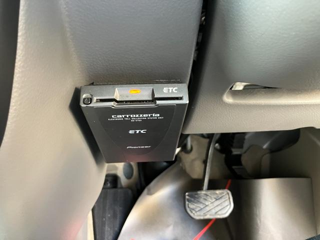 ミニキャブバンブラボー軽自動車 4WD キーレスエントリー 電動格納ミラー パワーウィンドウ オートギヤシフト CDチューナー ETC車載器 ハロゲンヘッドランプ(和歌山県)の中古車