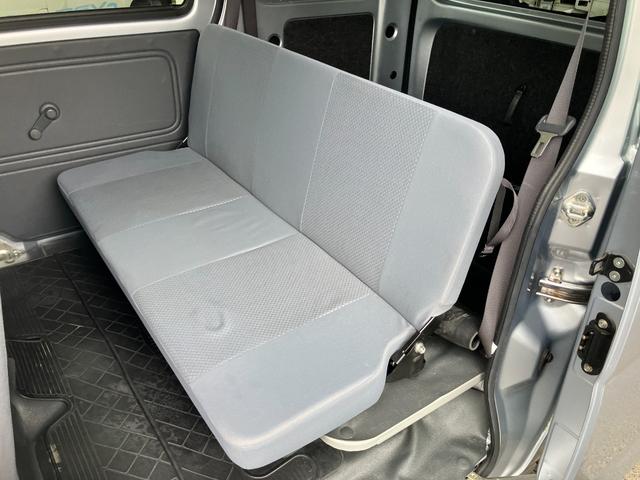 ハイゼットカーゴＤＸ軽自動車　ワンオーナー　キーレスエントリー　パワーウィンドウ　ＡＭ／ＦＭラジオ　マニュアルエアコン　４速ＡＴ　後席シートフルフラット　ハロゲンヘッドランプ　１２インチラジアルタイヤ（和歌山県）の中古車