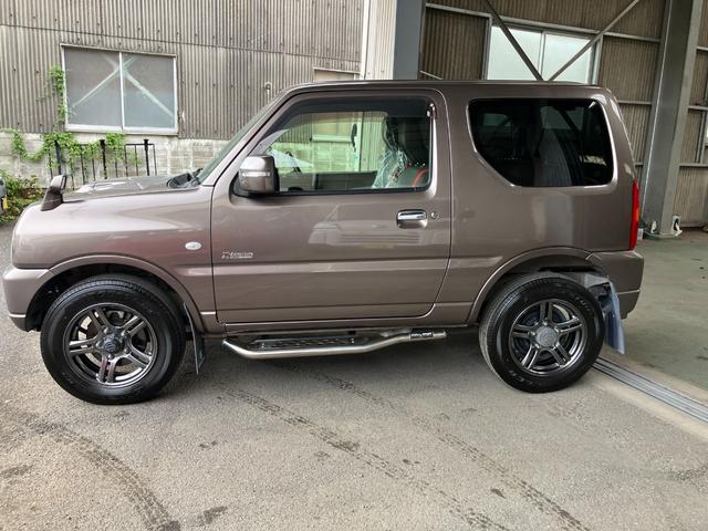 ジムニー 中古車 クロスアドベンチャー軽自動車　キーレスエントリー　ＥＴＣ車載器　７インチナビ　４ＷＤ　横開きバックドア　ハロゲンヘッドランプ　マニュアルエアコン　１６インチアルミホイール