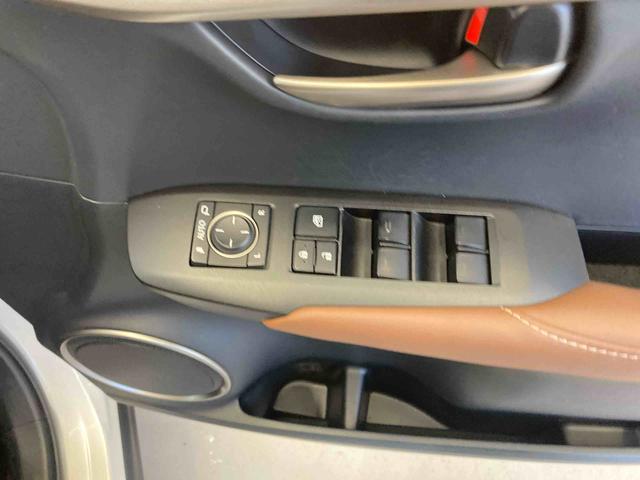 NXNX300h バージョンL純正SDナビ(CD/DVD 録音 Bluetooth)・全方位モニター・ETC車載機・追従型クルーズコントロール・前席パワーシート・パドルシフト・パワーバックドア・シートヒーター・シートエアコン(和歌山県)の中古車